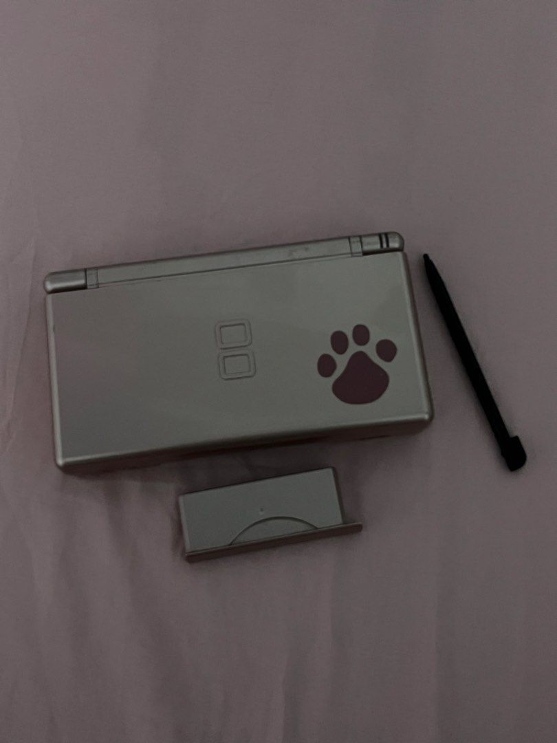 Nintendo Ds Lite Pink (Category: Nintendo) located in Manila. Submitted by milamartina123 (Listing ID 1468845511, Image 1). Description: good condition, working touch screen with pen and cover no charger and card tondo, manila loc no return/refund once settled.