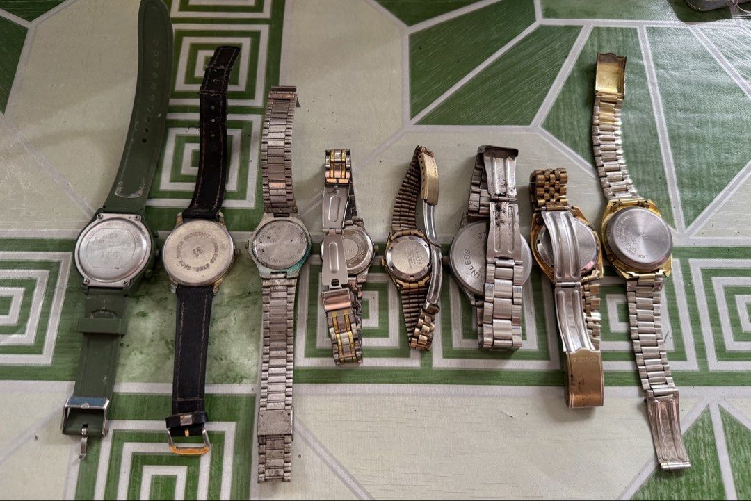 Non working old watches (Category: Men's Watches) located in Calamba. Submitted by dk.collectiblesph (Listing ID 1468804802, Image 2). Description: Old watches from my grandparents. Not working watches. You can try to fix it or use some of its parts. Selling for 500 pesos as is only wysiwyg lang po Can ship via j&t express plus shipping fee thankyou!.