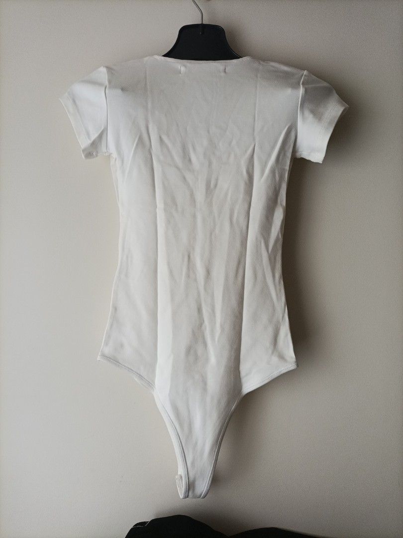 Oak Refined White Scoop Neck Bodysuit (Category: Sleeveless) located in Pasig City. Submitted by sandacecloset (Listing ID 1468730161, Image 2). Description: - Brand: Oak + Fort - Color: White - Material: Cotton and spandex blend (soft and stretchy) - Design: Short sleeves and scoop neckline - Closure: Bottom snap closure - Origin: Made in Morocco - Condition: Clean fabric tag with material breakdown and wash instructions.
