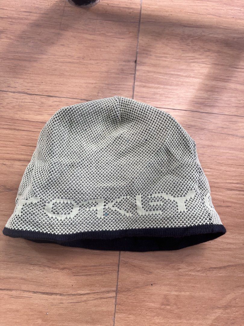 OAKLEY BEANIE (Category: Hats & Beanies) located in Manila. Submitted by kramice (Listing ID 1468732368, Image 1). Description: Authentic.