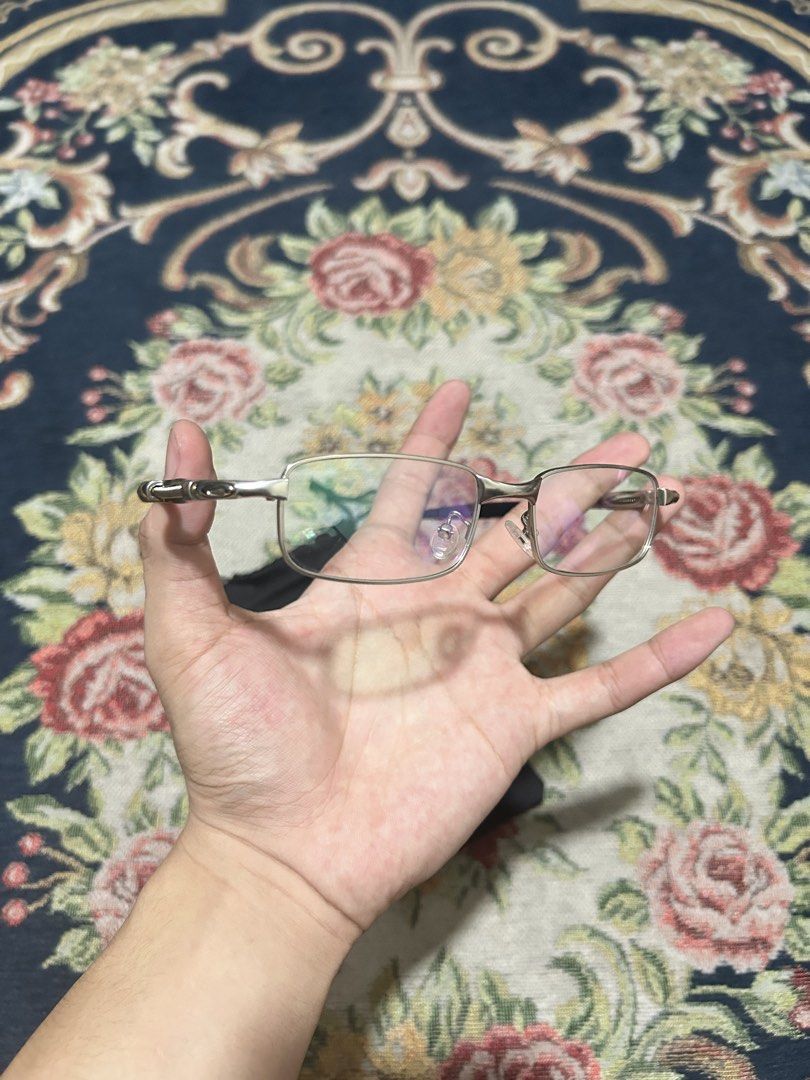 Oakley Coilover Eyeglasses (Category: Sunglasses & Eyewear) located in Manila. Submitted by blessed.drei (Listing ID 1468838188, Image 1). Description: Brandnew with Oakley Pouch Metal Frame No Issues ₱800 + Shipping 📍 Deca, Tondo Manila.