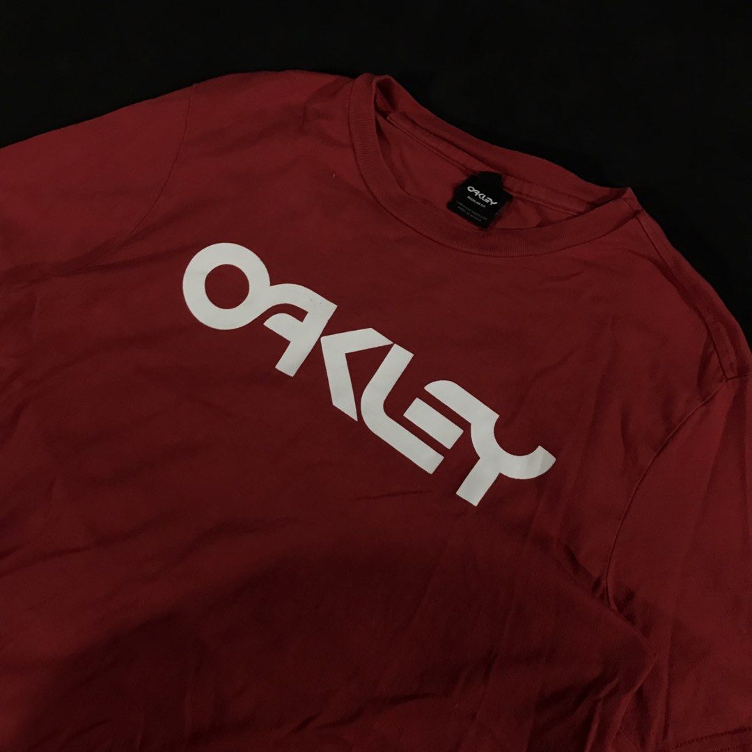 Oakley Logo Short-Sleeve Compression T-Shirt (Category: Tshirts & Polo Shirts ) located in Manila. Submitted by a_aron.f6e3a7 (Listing ID 1468785536, Image 2). Description: Size: Small • Color rate: 9/10 (Red with White Oakley Logo) • Condition: Good pre-owned condition • Issues: Visible wrinkles and creases; no obvious major holes or tears .