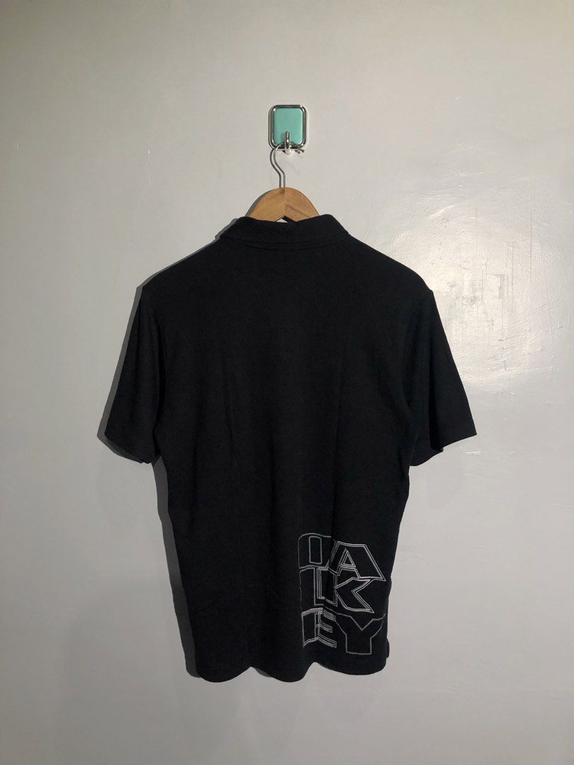 OAKLEY POLO SHIRT (Category: Tshirts & Polo Shirts ) located in Bugallon. Submitted by antigoss_ph (Listing ID 1468895227, Image 2). Description: OAKLEY POLO SHIRT S ON TAG 21x28 / 9.5/10 EXCELLENT CONDITION .