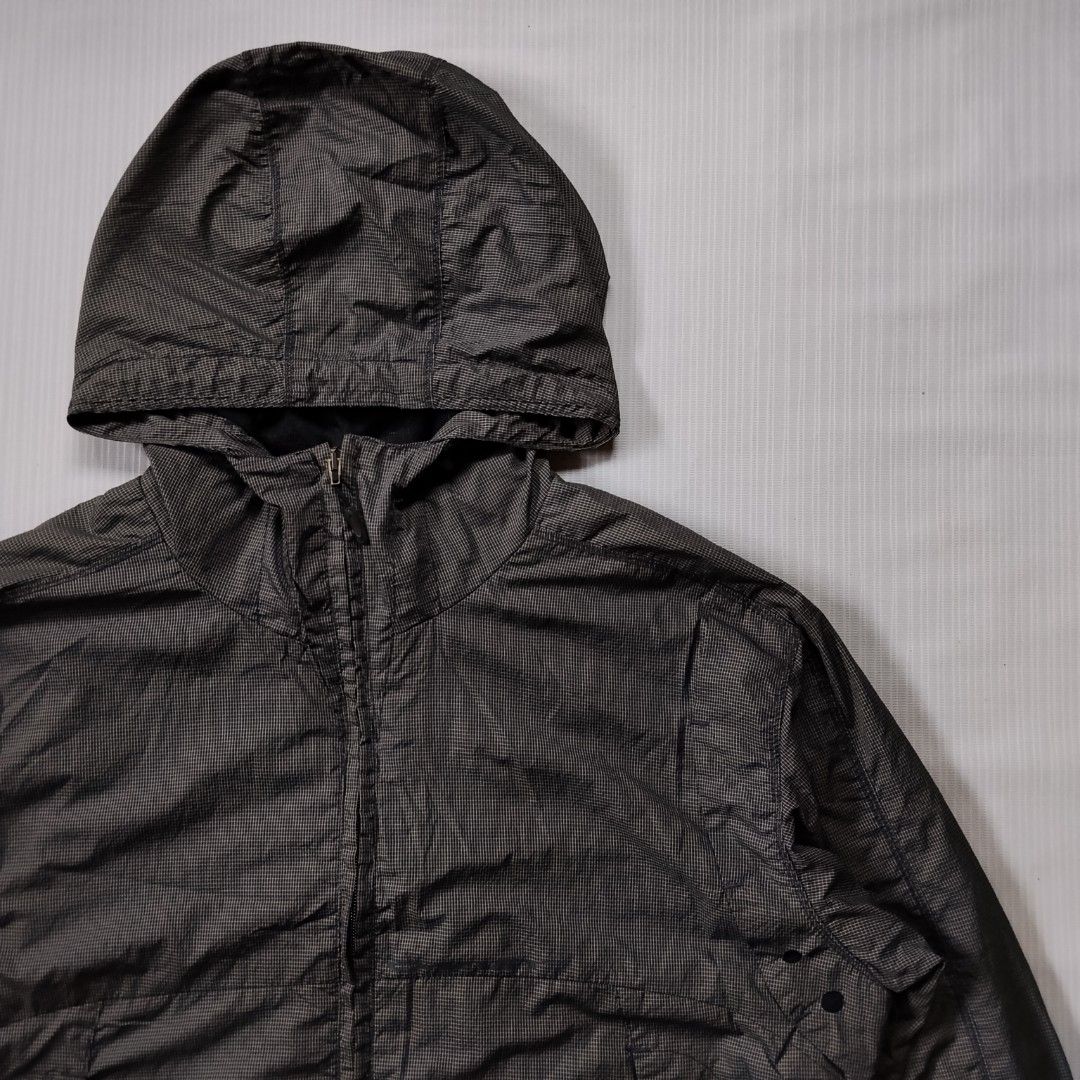 OAKLEY (WINDBREAKER) (Category: Coats, Jackets and Outerwear) located in La Carlota. Submitted by heavydigs_thriftshop (Listing ID 1468926095, Image 3). Description: OAKLEY (WINDBREAKER) RATE VERY GOOD CONDITION SIZE MEDIUM PRICE 1399 ADD SHIPPING FEE DM TO PURCHASE.