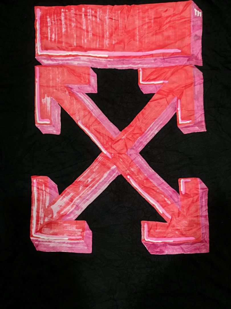 offwhite pink marker (Category: Luxury Apparel) located in Manila. Submitted by jheizkiehi39708 (Listing ID 1468904588, Image 3). Description: brand-new condition no issue large 22.2x27.5 10/10.