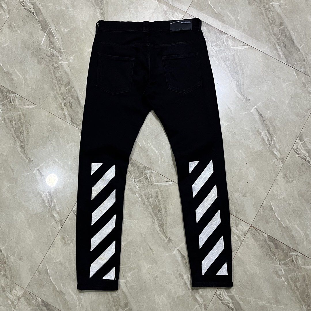 OFFWHITE SLIM FIT JEANS (Category: Luxury Apparel) located in Marikina City. Submitted by arniejane23 (Listing ID 1468828735, Image 3). Description: OFFWHITE SLIM FIT JEANS SIZE 32 DIMENSION waistline - 32 length - 40 ISSUE SEE LAST PIC WASHABLE/ NO OTHER FLAW EXCELLENT CONDITION!! 📩📩📩.
