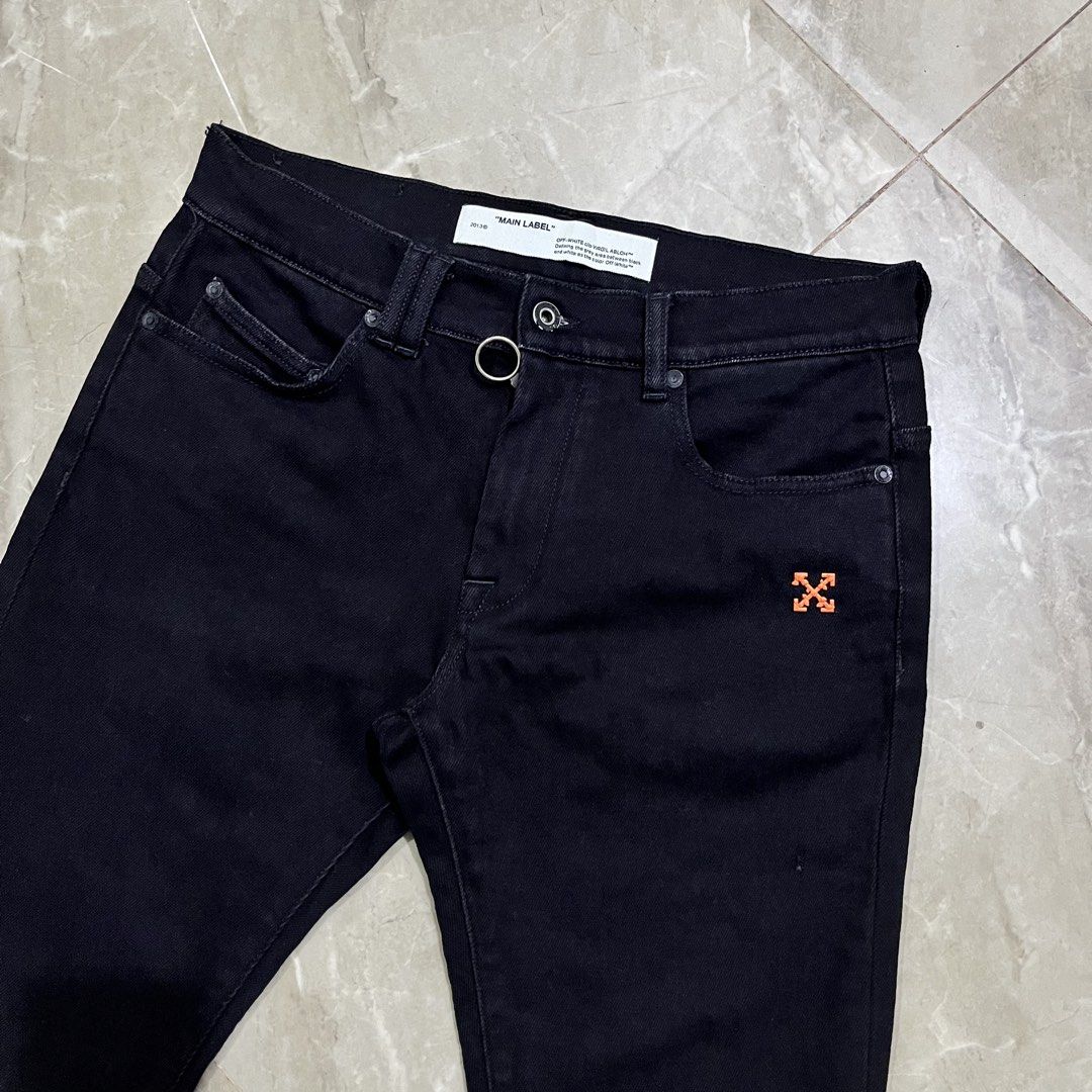 OFFWHITE SLIM FIT JEANS (Category: Luxury Apparel) located in Marikina City. Submitted by arniejane23 (Listing ID 1468828735, Image 2). Description: OFFWHITE SLIM FIT JEANS SIZE 32 DIMENSION waistline - 32 length - 40 ISSUE SEE LAST PIC WASHABLE/ NO OTHER FLAW EXCELLENT CONDITION!! 📩📩📩.