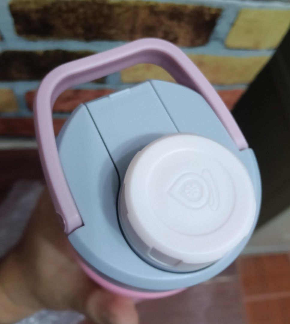 OG AquaFlask 22oz Colorwave (Category: Water Bottles & Tumblers) located in Manila. Submitted by akosimariengge (Listing ID 1468776032, Image 3). Description: Fixed price. As is OG AquaFlask 22oz, never been used. Ganda sa actual. •Payment 1st policy •No return, no exchange, no refund.