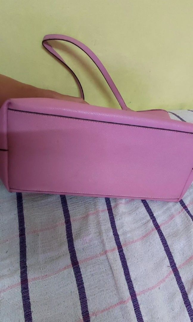 OG Coach tote bag (Category: Tote Bags) located in Bacoor. Submitted by styleph (Listing ID 1468753717, Image 3). Description: .