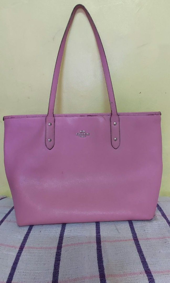 OG Coach tote bag (Category: Tote Bags) located in Bacoor. Submitted by styleph (Listing ID 1468753717, Image 1). Description: .