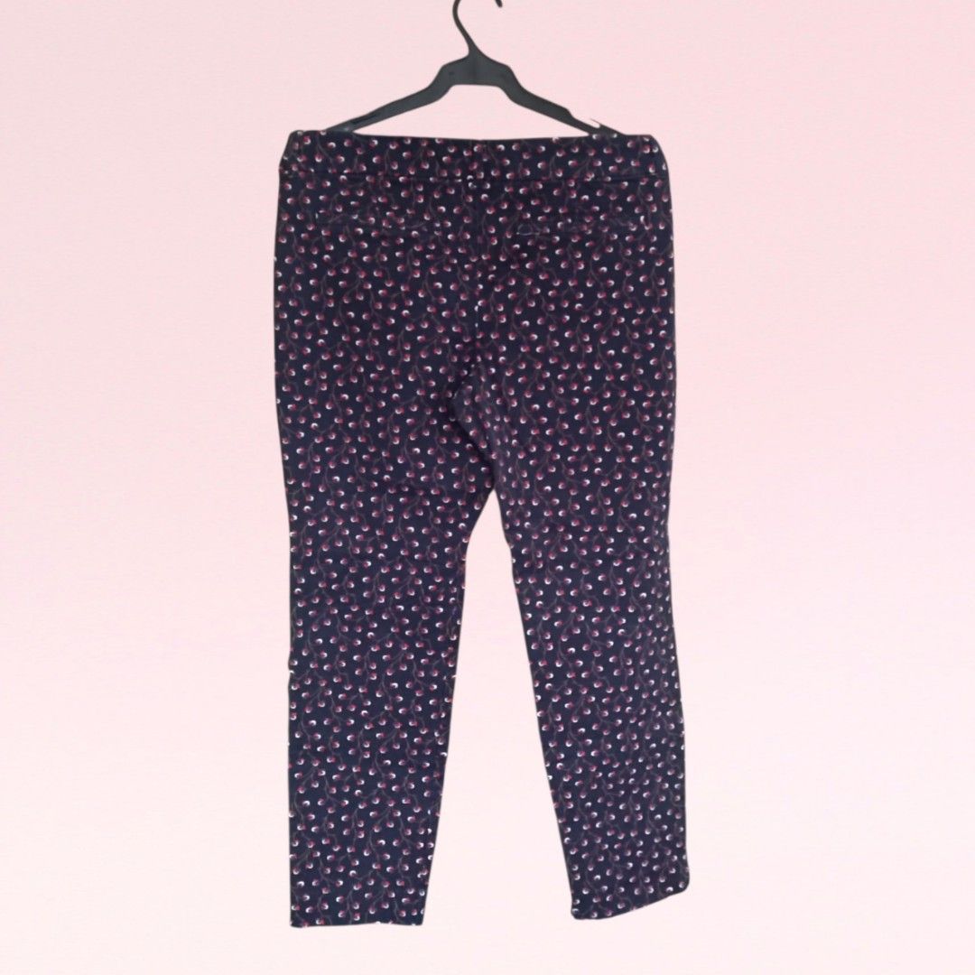Old Navy Printed Pixie Pants (Category: Other Bottoms) located in Quezon City. Submitted by firstlovedbyb (Listing ID 1468739511, Image 3). Description: Authentic Old Navy printed mid rise pixie pants. With 2 side pockets and belt loops. No major flaws or issues. In very good condition. Good as new. Size on tag: 10 Waist:30-31 inches Hips: 34 inches Length: 34 inches Length:.