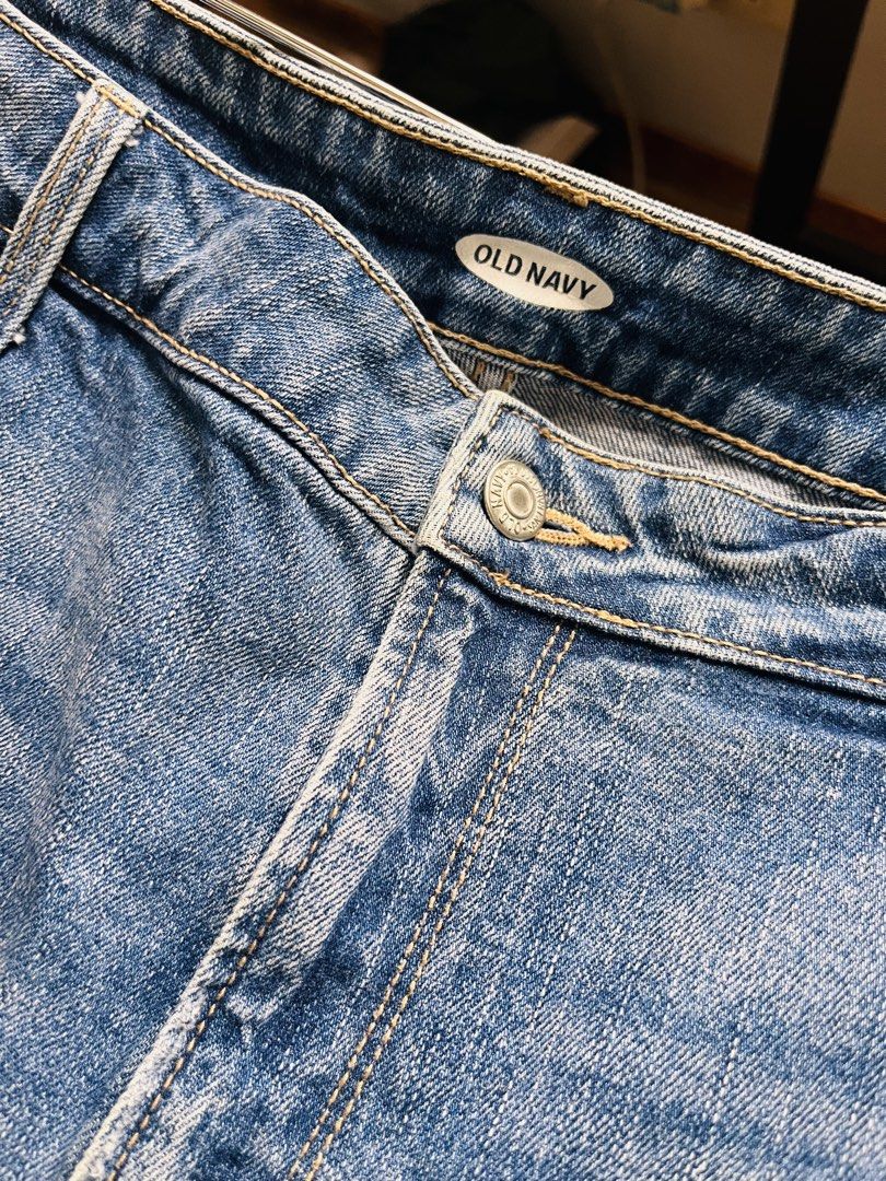 OLD NAVY SIZE 37 JORTS BERMUDA SHORT (Category: Shorts) located in Pasig City. Submitted by fruitselling (Listing ID 1468741721, Image 2). Description: ☁️ Size 37 using tape measure ☁️ Length inches ☁️ Zipper Working ☁️ Semi soft denim .