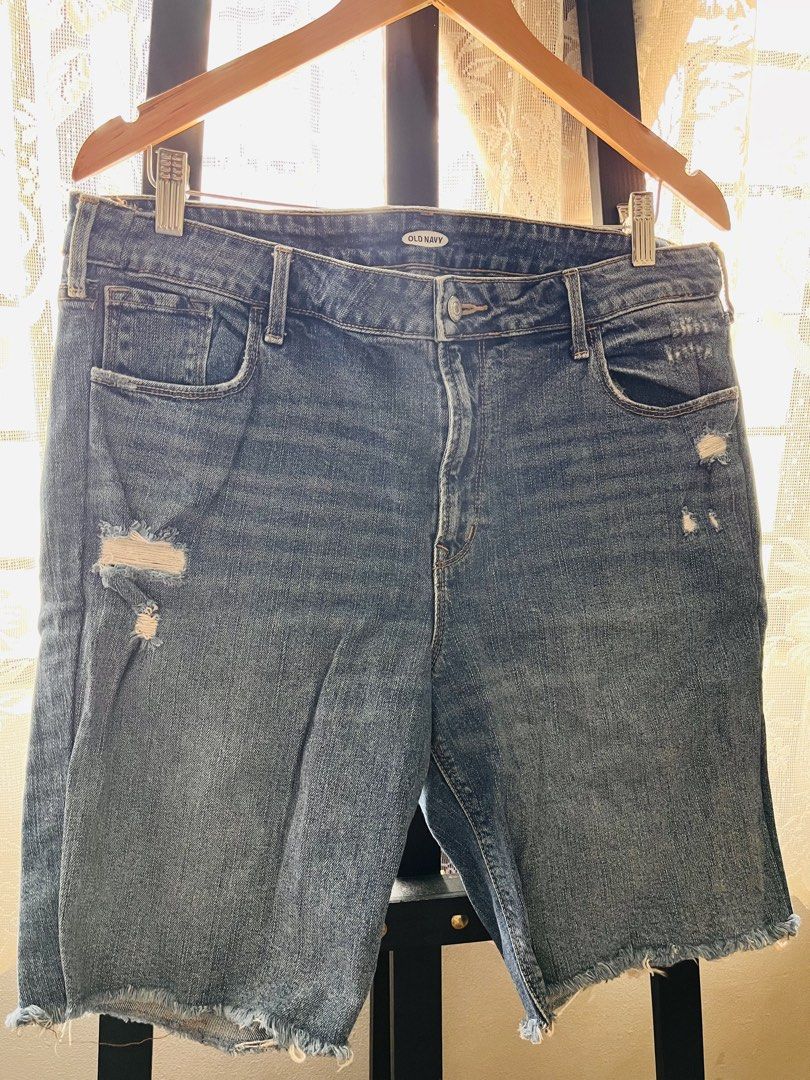 OLD NAVY SIZE 37 JORTS BERMUDA SHORT (Category: Shorts) located in Pasig City. Submitted by fruitselling (Listing ID 1468741721, Image 1). Description: ☁️ Size 37 using tape measure ☁️ Length inches ☁️ Zipper Working ☁️ Semi soft denim .