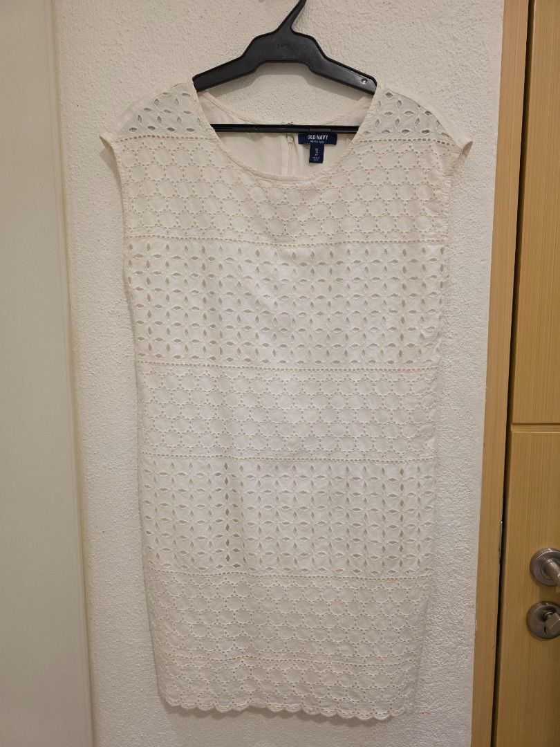 OLD NAVY White Eyelet Shift dress (Category: Dresses) located in Quezon City. Submitted by preloved_by_mariekondo (Listing ID 1468734143, Image 2). Description: Old Navy White Eyelet Shift Dress. This sleeveless mini dress features a straight shift silhouette with multi-patterned horizontal bands of embroidered eyelet lace, a scooped crew neckline, a hidden zippered back, and a delicately scalloped hemline Can fit size SMALL. Dress is American si