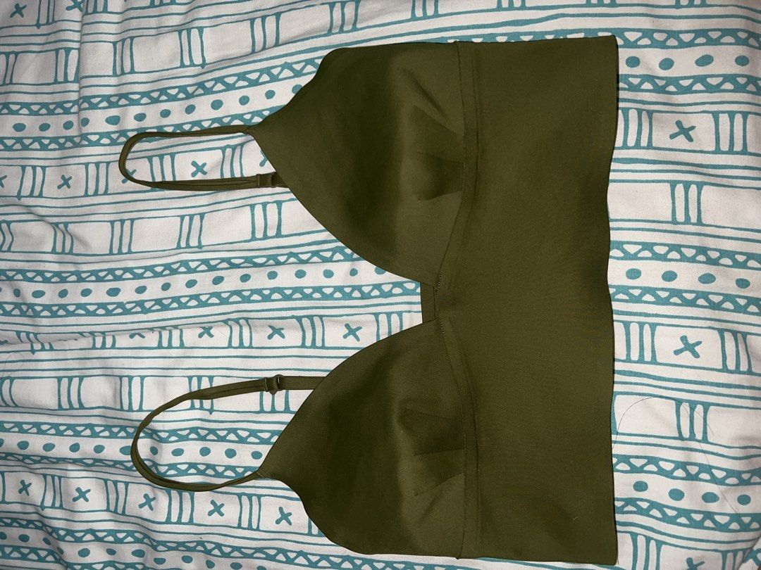 Olive Green Crop Top Bralette Adjustable Straps (Category: Sleeveless) located in Marikina City. Submitted by ash_2 (Listing ID 1468730465, Image 1). Description: - Color: Olive Green - Design: Crop top with moulded cups for a flattering fit - Straps: Adjustable shoulder straps with durable metal sliders - Fabric: Smooth, high-quality material with clean lines - Hemline: Straight hemline at the back - Styling: Great basic piece for layering or we