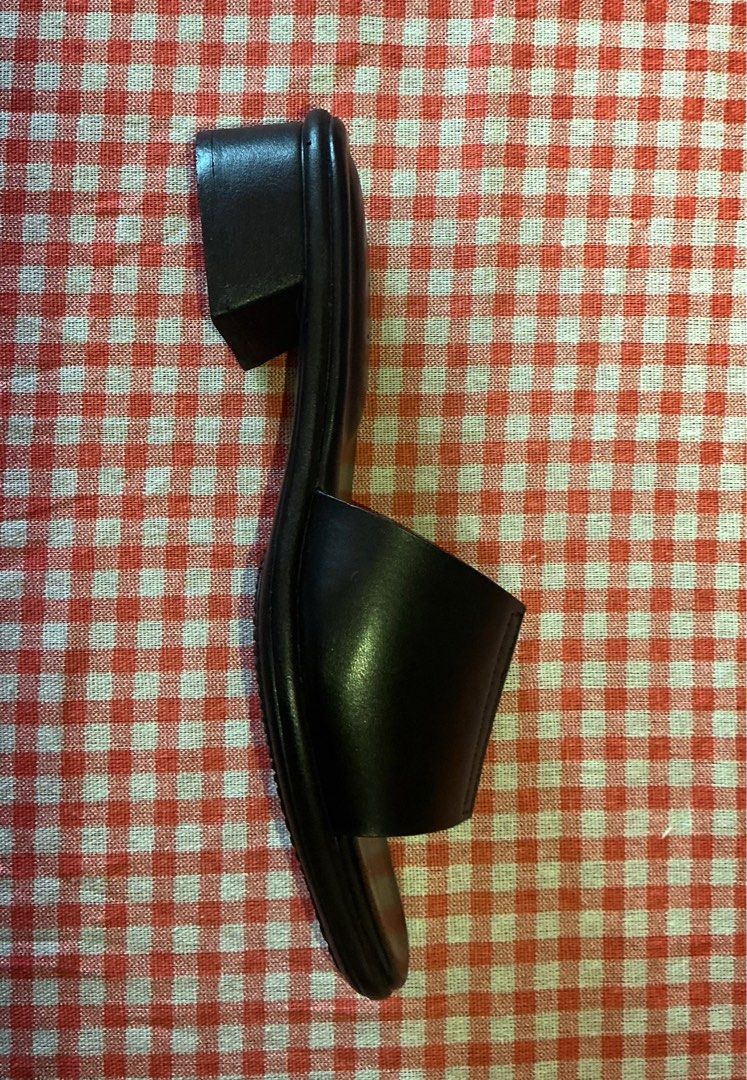 OLIVIA 'Sol' Black Slip-On Heeled Sandals (Category: Flats & Sandals) located in Dagupan City. Submitted by nov4can3 (Listing ID 1468739895, Image 2). Description: Brand: OLIVIA SIZE 8 4cm heel Never been used. Original shoebox included .