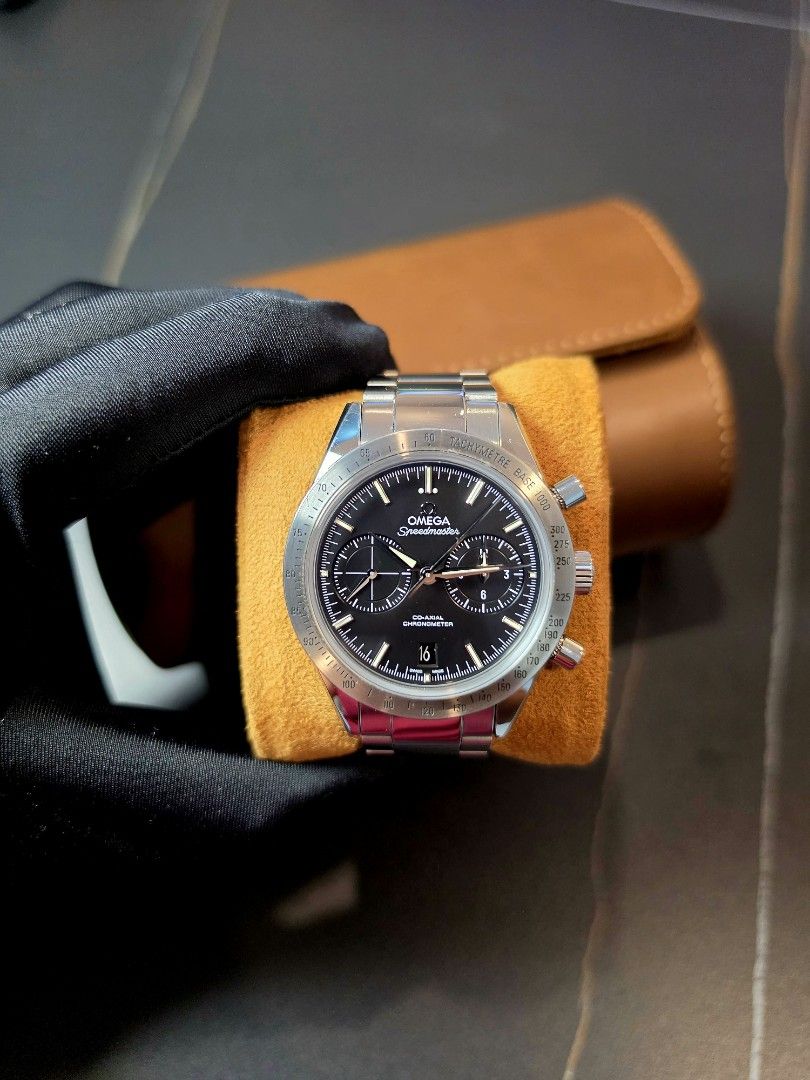 Omega Speedmaster 57 (Category: Luxury Watches) located in Taguig. Submitted by gelovalde (Listing ID 1468756031, Image 2). Description: Omega Speedmaster '57 Sapphire Sandwich Year 2021 Ref: 331.10.42.51.01.001 Complete set plus: - 2 extra aftermarket straps - 1 OEM Steel strap (Unused) - 2 OEM Bezel (Unused) 9.5/10 Mint Condition Selling for only: Php 318,000✅️ Case size: 41.5mm Movement: Omega 9300 (60hours) Trades accepted Authentication on b