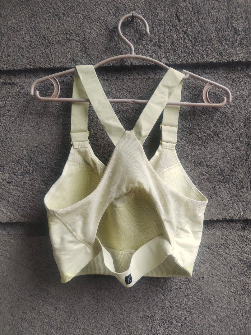 On cloud (Category: Activewear) located in Legazpi City. Submitted by jaycie.thrift23 (Listing ID 1468713759, Image 2). Description: on cloud excellent condition 12W 13L.