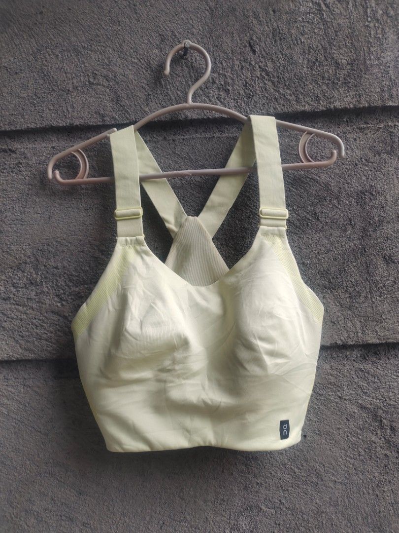 On cloud (Category: Activewear) located in Legazpi City. Submitted by jaycie.thrift23 (Listing ID 1468713759, Image 1). Description: on cloud excellent condition 12W 13L.