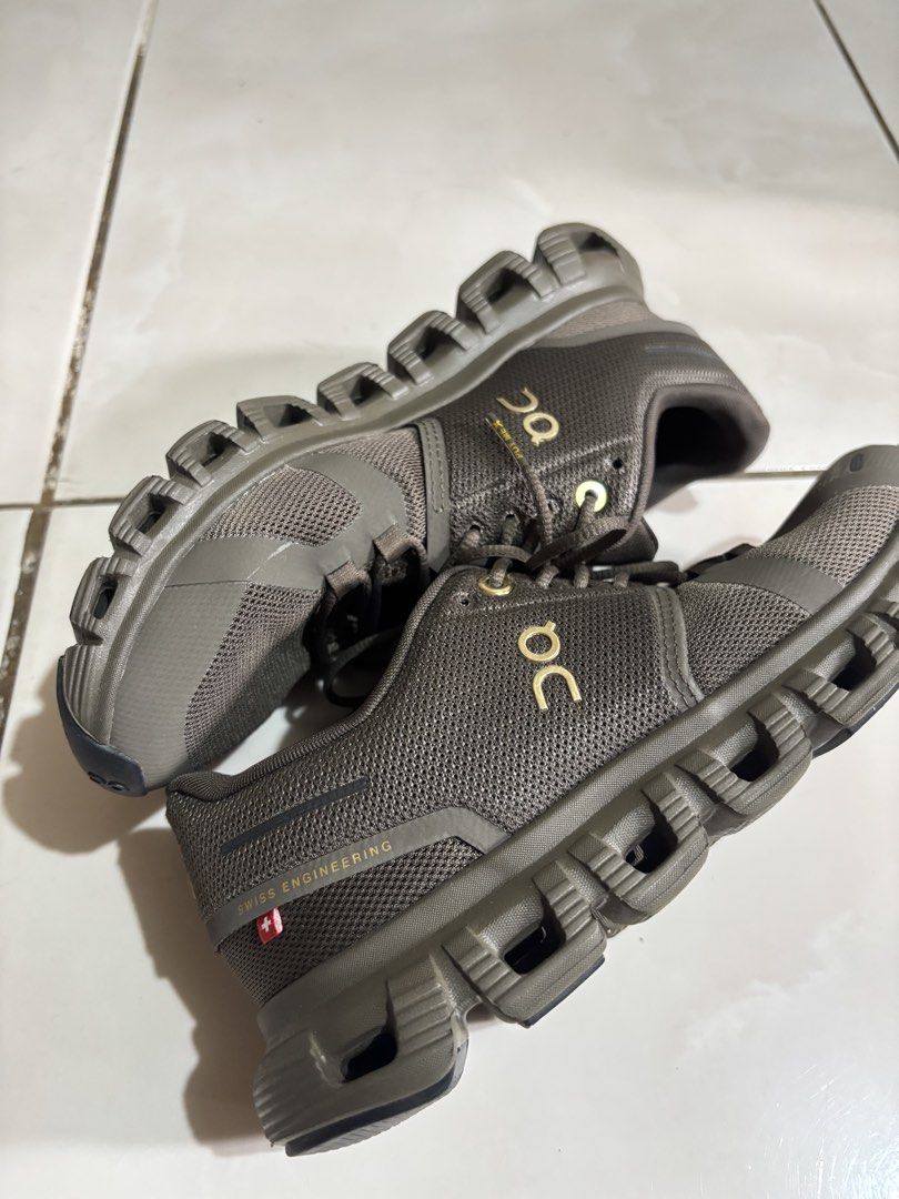 On Cloud Running Shoes Dark Olive US W7 (Category: Sneakers) located in Caloocan City. Submitted by lek_21 (Listing ID 1468921279, Image 2). Description: - Brand: On Running - Model: On Cloud - Color: Dark olive green with metallic gold logos/eyelets and burgundy insoles - Size: US W7 / EU38 / UK5 / JP24 - Features: Swiss engineering technology, lightweight mesh upper, and signature CloudTec sole cushioning - Condition: Minimal wear on soles - In