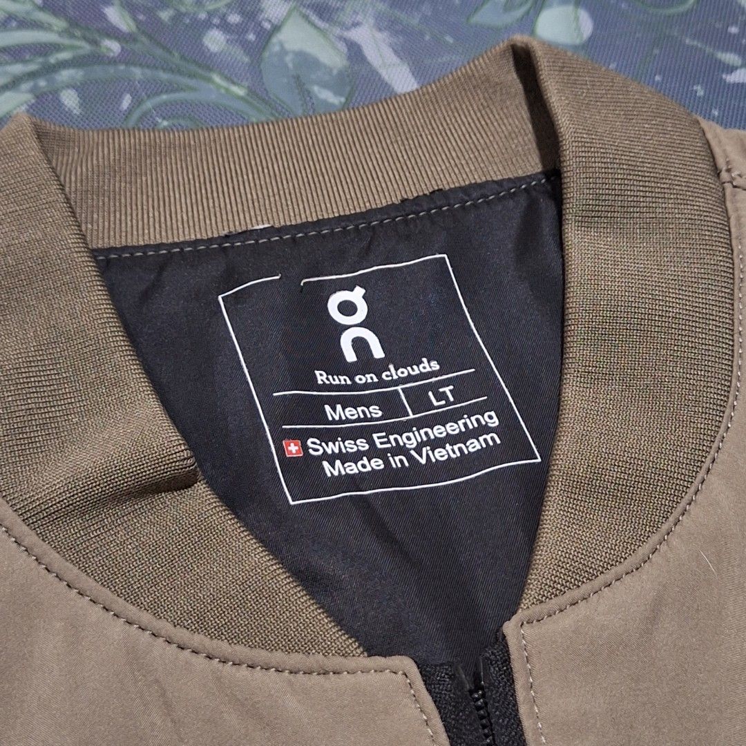 On (Run on Clouds Men) Bomber Jacket (Category: Coats, Jackets and Outerwear) located in Pasig City. Submitted by zelzelly (Listing ID 1468758409, Image 3). Description: On Run on clouds men RFS: Decluterring and no longer need • Swiss Engineering made in Vietnam • LT (Large Tall) size on tag • Khaki bomber jacket • Left and right inside pockets • Ballpen line minimal (slide 7) 📍Can do meetups in any LRT2 stations - Lalamove • Accepts cash on ha