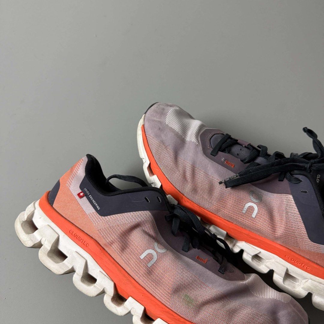 ON RUNNING CLOUDFLOW 4 SNEAKERS (Category: Sneakers) located in Guagua. Submitted by sweetboyy (Listing ID 1468863490, Image 3). Description: ON RUNNING CLOUDFLOW 4 SNEAKERS SIZE 9US / 42.5EUR/27CM MENS.