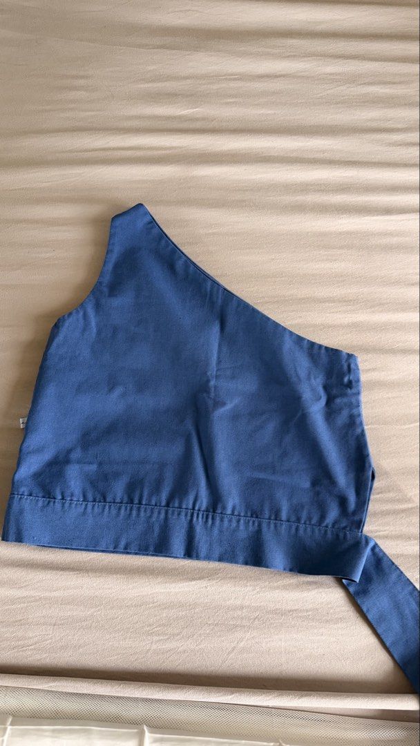 One Shoulder Asymmetric Linen Top (Category: Sleeveless) located in Lucena. Submitted by dianneco (Listing ID 1468833002, Image 3). Description: - Brand: fashtrendsphs - Style: Powder Audrey blue one-shoulder top with asymmetric cut and side tie detail - Size: Small - Material: Linen - Condition: Brand new.