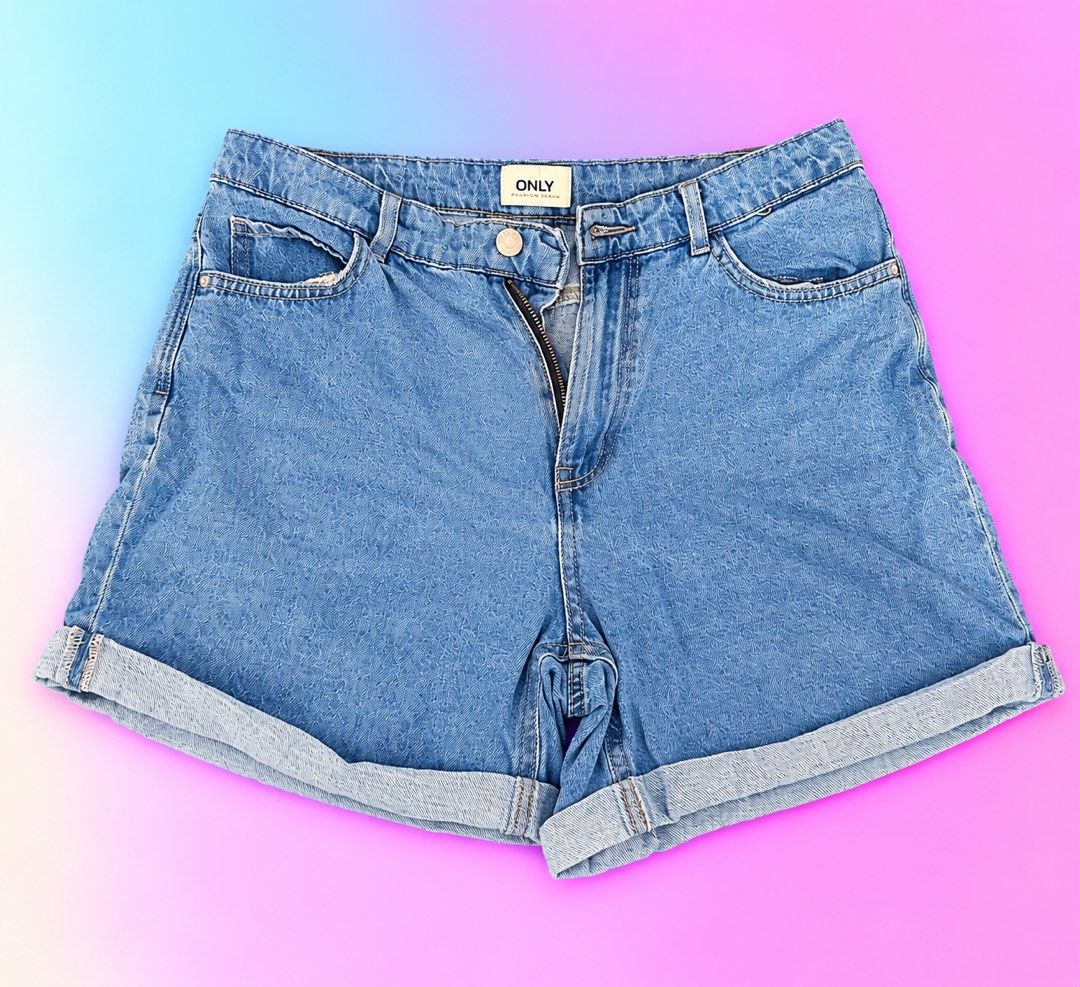 ONLY Denim Shorts Roll Cuff Light Blue (Category: Shorts) located in Quezon City. Submitted by turtleandfishes (Listing ID 1468718214, Image 1). Description: - Brand: ONLY - Style: Light wash denim shorts with cuffed hems - Design: Classic 5-pocket, button closure, zip fly, and back leather logo patch - Measurements (Flat Lay): Waist approx. 16 inches, Total length approx. 14.5 inches - Condition: Excellent.