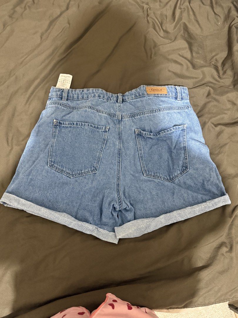 ONLY Denim Shorts Roll Cuff Light Blue (Category: Shorts) located in Quezon City. Submitted by turtleandfishes (Listing ID 1468718214, Image 2). Description: - Brand: ONLY - Style: Light wash denim shorts with cuffed hems - Design: Classic 5-pocket, button closure, zip fly, and back leather logo patch - Measurements (Flat Lay): Waist approx. 16 inches, Total length approx. 14.5 inches - Condition: Excellent.
