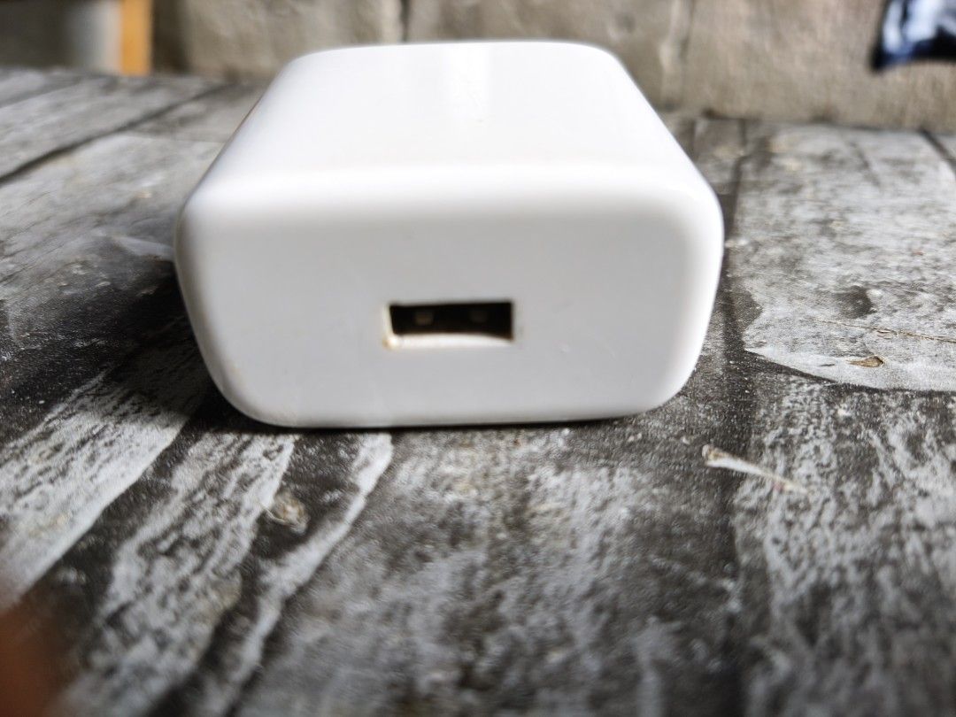 Oppo supervooc 67watts adapter charger only (Category: Chargers & Cables) located in Quezon City. Submitted by rm.rm1 (Listing ID 1468782690, Image 3). Description: 🔥 ORIGINAL OPPO 65W SUPERVOOC 2.0 POWER ADAPTER (Model: VCA7JAUH) Genuine, authentic OEM fast-charging brick. Cleaned, fully functional, and tested to trigger SuperVOOC / SuperDart high-speed charging. 100% test-before-you-pay upon meetup. Bring your own phone and fast-charging cable