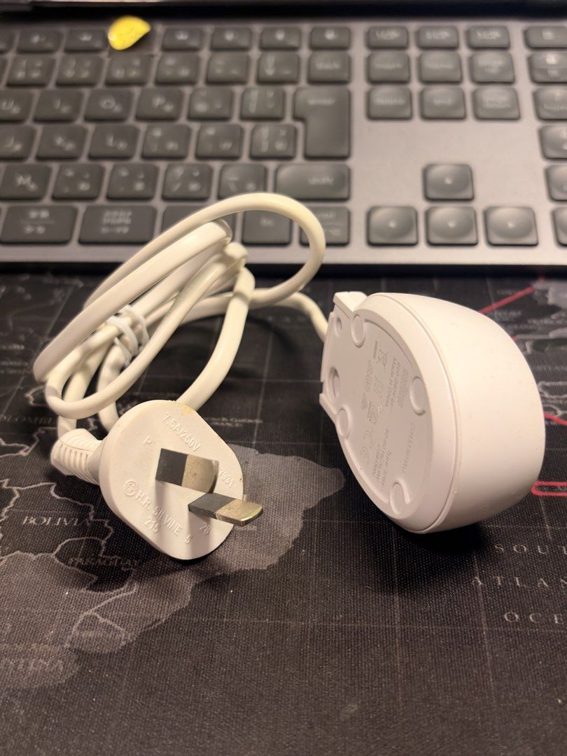 Oral B Toothbrush Charger (Category: Chargers & Cables) located in Cavite. Submitted by marxvenn (Listing ID 1468780895, Image 3). Description: Original Oral-B Braun Charger (Type 3757) - Color: White - Condition: Used, well-maintained and fully working - Input: 220-240V - Perfect replacement or spare charger Loc: Dasmarinas Cavite .