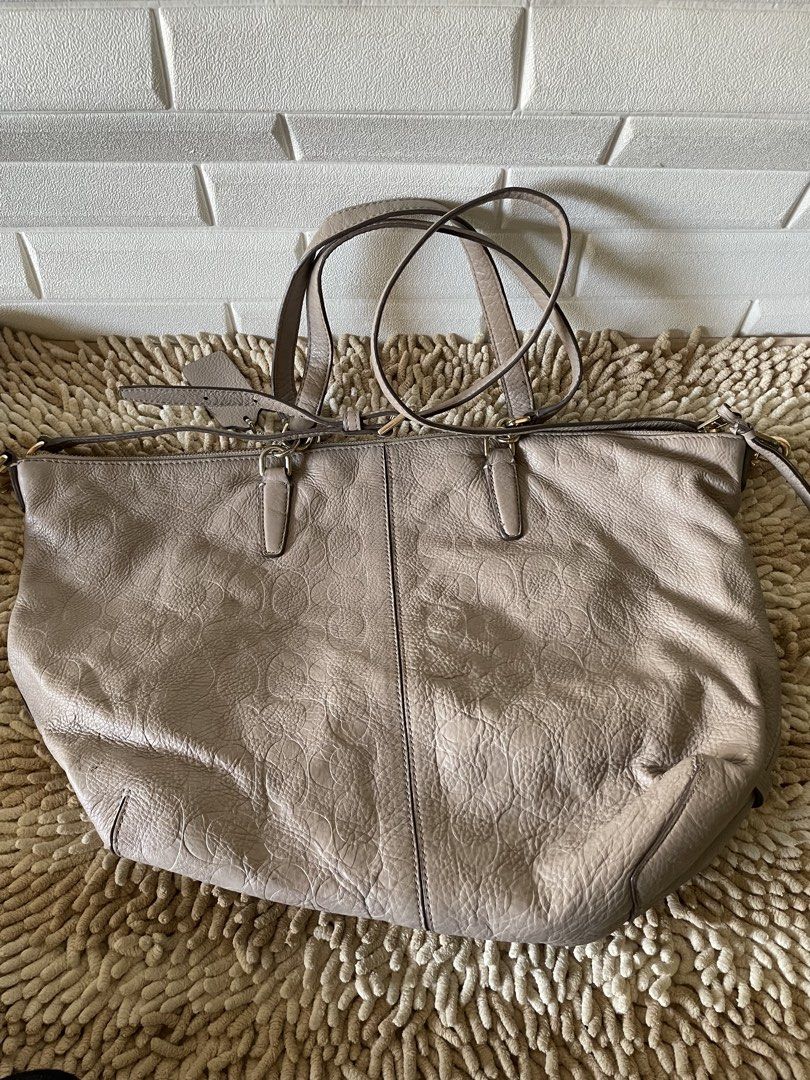 Orig Coach Bleecker Embossed Leather Satchel (Category: Cross-body Bags) located in Caloocan City. Submitted by mdvs.bagsnmore (Listing ID 1468717065, Image 2). Description: .