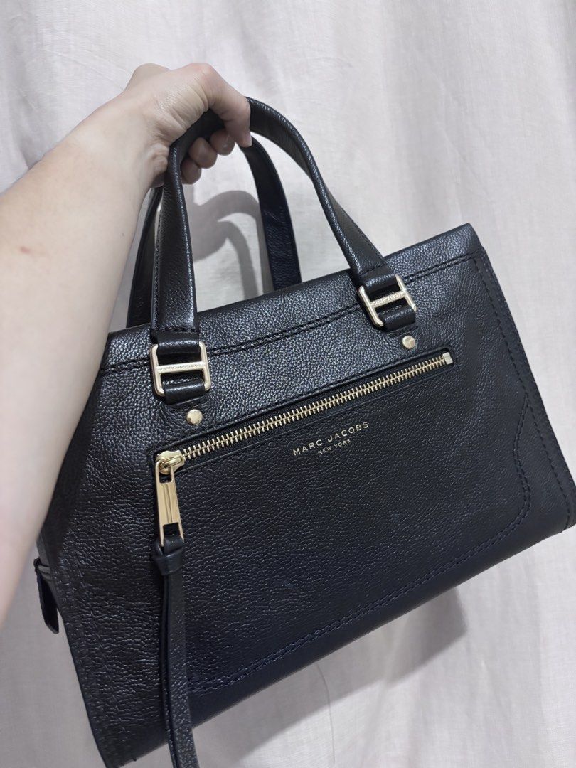 Orig Marc Jacobs (Category: Shoulder Bags) located in Manila. Submitted by joyful_pieces (Listing ID 1468887845, Image 1). Description: 💯 Authentic No flaws With care cards Large Used once RFS: Too many bags, not using anymore.