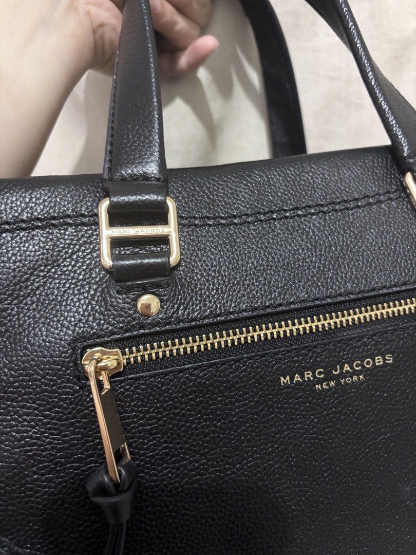 Orig Marc Jacobs (Category: Shoulder Bags) located in Manila. Submitted by joyful_pieces (Listing ID 1468887845, Image 2). Description: 💯 Authentic No flaws With care cards Large Used once RFS: Too many bags, not using anymore.