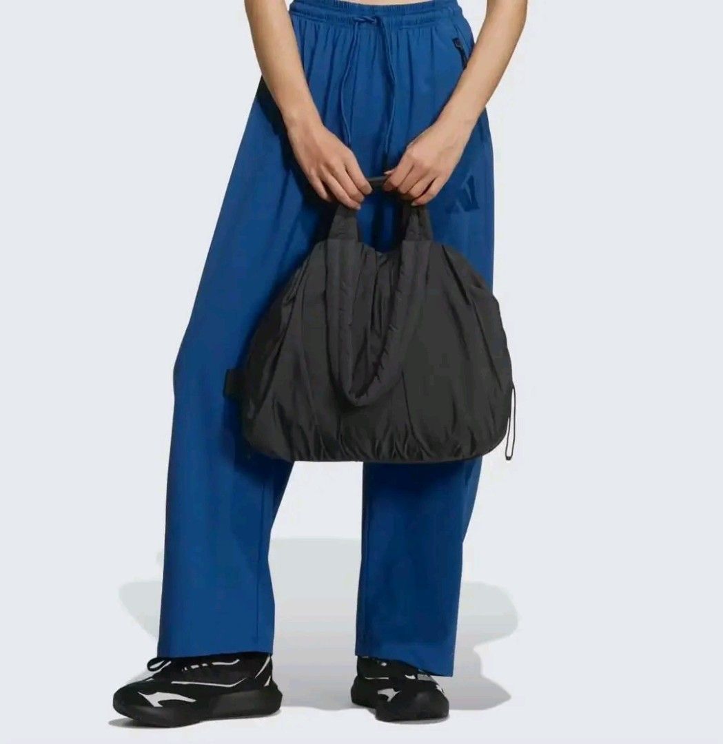 ORIGINAL ADIDAS TOTE BAG (Category: Tote Bags) located in Quezon City. Submitted by barbosac (Listing ID 1468902511, Image 2). Description: NO LAST PPRICE 1,590PHP FREE SF J&T ONLY.