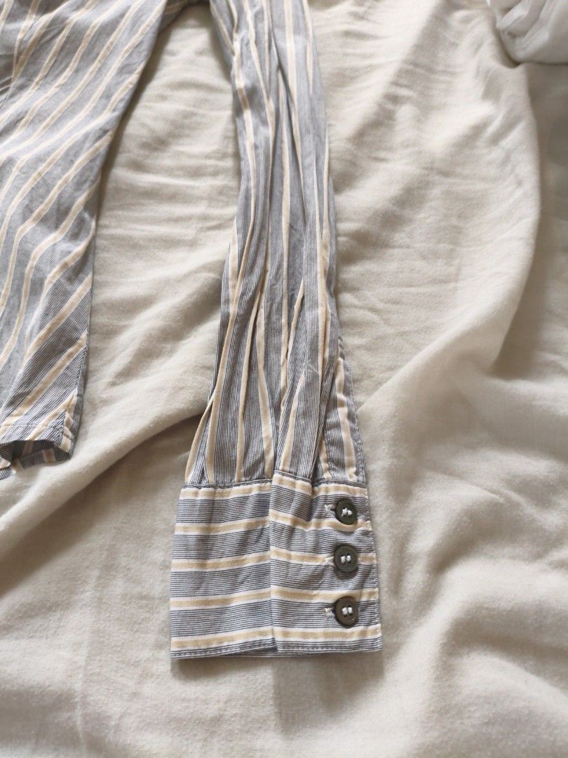 Original Mango Striped Long Sleeves (Category: Longsleeves) located in Manila. Submitted by bonsbotique (Listing ID 1468773708, Image 3). Description: for petite 30 bust size original po ito. seller is from Mandaluyong .