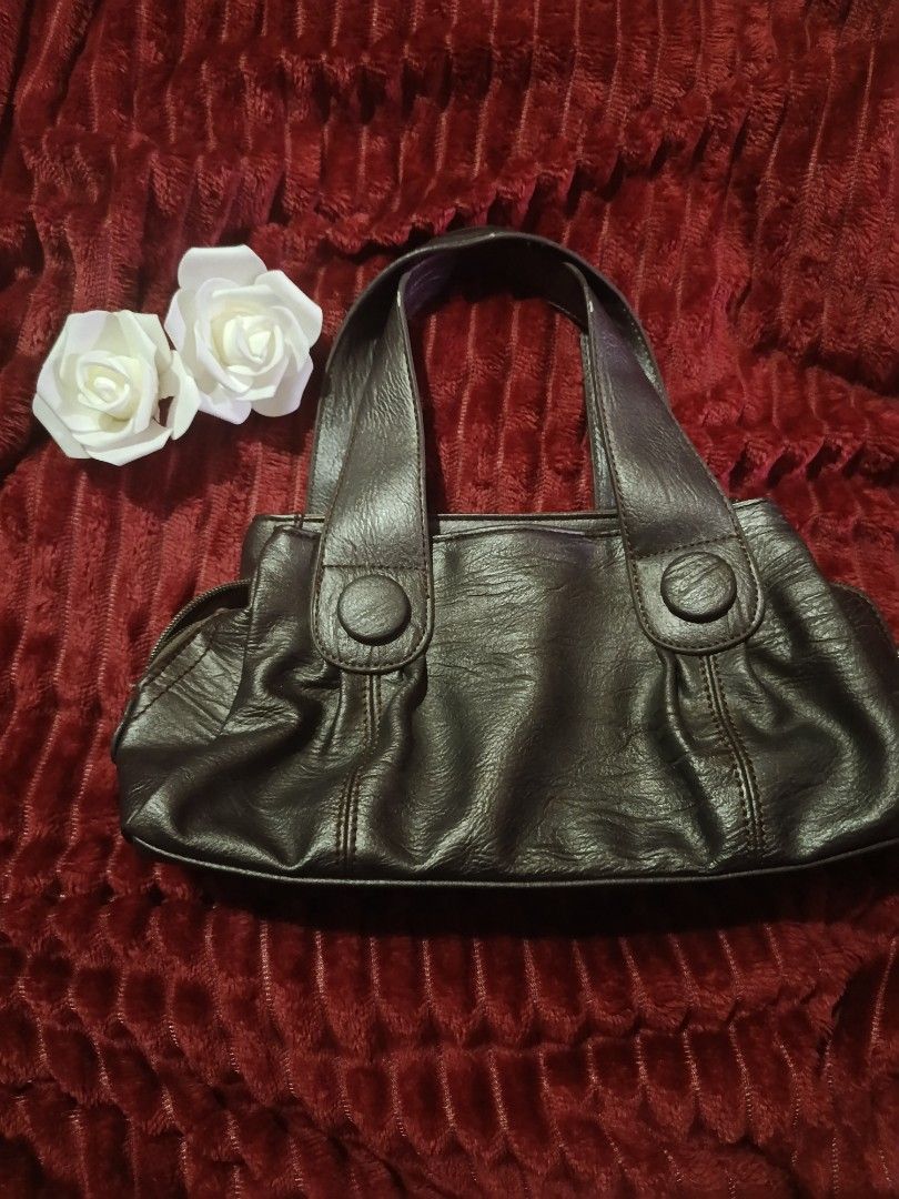 Original Oushka mini bag (Category: Purses & Pouches) located in Manila. Submitted by denice_bear (Listing ID 1468848251, Image 1). Description: original Oushka leather handbag that I barely used. it's just not for me.