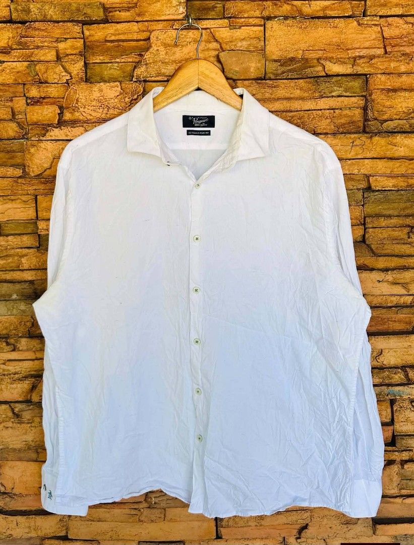 Original Penguin Heritage Slim Fit White Button Down Shirt (Category: Tshirts & Polo Shirts ) located in Santiago. Submitted by reyibanez253969 (Listing ID 1468802859, Image 1). Description: - Brand: Original Penguin - Color: Classic White - Fit: Heritage Slim Fit - Fit to large - Sleeve: Long sleeves with embroidered penguin logo on the cuff - Details: Branded front buttons and classic collar - Style: Versatile for casual or smart-casual outfits