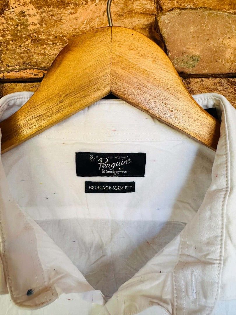 Original Penguin Heritage Slim Fit White Button Down Shirt (Category: Tshirts & Polo Shirts ) located in Santiago. Submitted by reyibanez253969 (Listing ID 1468802859, Image 2). Description: - Brand: Original Penguin - Color: Classic White - Fit: Heritage Slim Fit - Fit to large - Sleeve: Long sleeves with embroidered penguin logo on the cuff - Details: Branded front buttons and classic collar - Style: Versatile for casual or smart-casual outfits