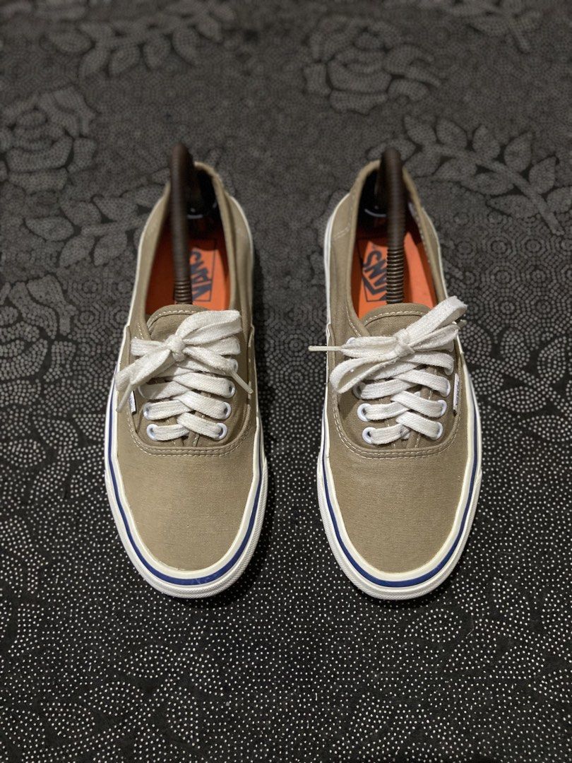 OTW by Vans Authentic 44 Siped Vi bram🔥 (Category: Sneakers) located in Liloan. Submitted by kjsneaks (Listing ID 1468806005, Image 2). Description: WTS‼️ RARE TO FIND PAIR🔥 Size 7 men, 25cm Original Excellent condition Sign of usage Can do shipping nationwide Dm me📥.