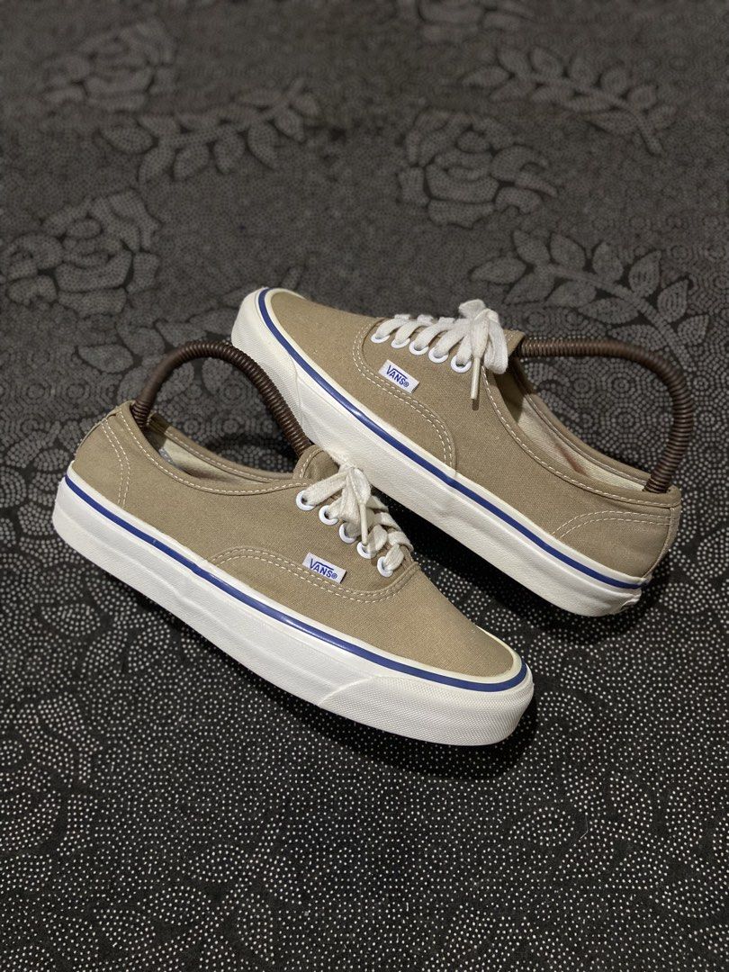 OTW by Vans Authentic 44 Siped Vi bram🔥 (Category: Sneakers) located in Liloan. Submitted by kjsneaks (Listing ID 1468806005, Image 1). Description: WTS‼️ RARE TO FIND PAIR🔥 Size 7 men, 25cm Original Excellent condition Sign of usage Can do shipping nationwide Dm me📥.
