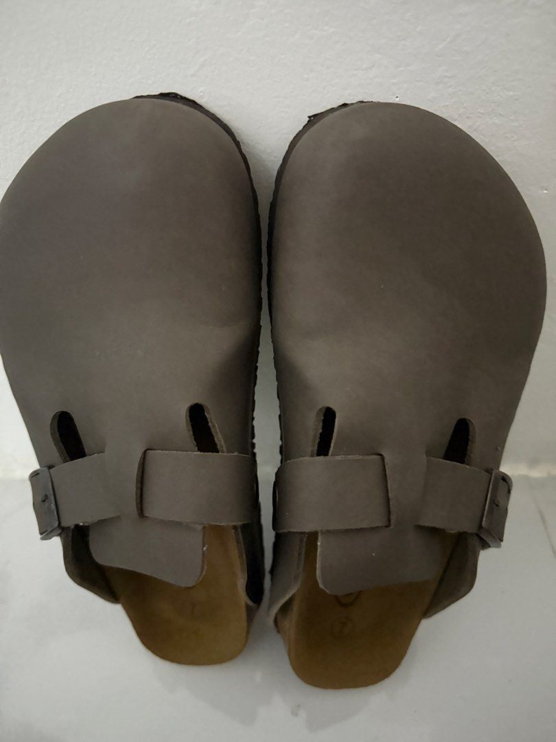 Outland Brown Slip-on Clogs Size 7 (Category: Slippers & Slides) located in Manila. Submitted by janvee. (Listing ID 1468733232, Image 2). Description: 1,000 FIXED + LALAMOVE RFS: Hindi kasya.
