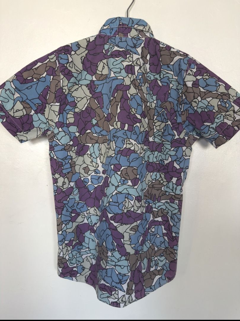Oxygen Graphic Printed Button Up Polo (Category: Tshirts & Polo Shirts ) located in Vigan. Submitted by potcholo. (Listing ID 1468863879, Image 2). Description: Graphic Printed Button Up Polo For Men Brand: OXYGEN Size: SMALL on tag 19 x 27 359 pesos only No issues.