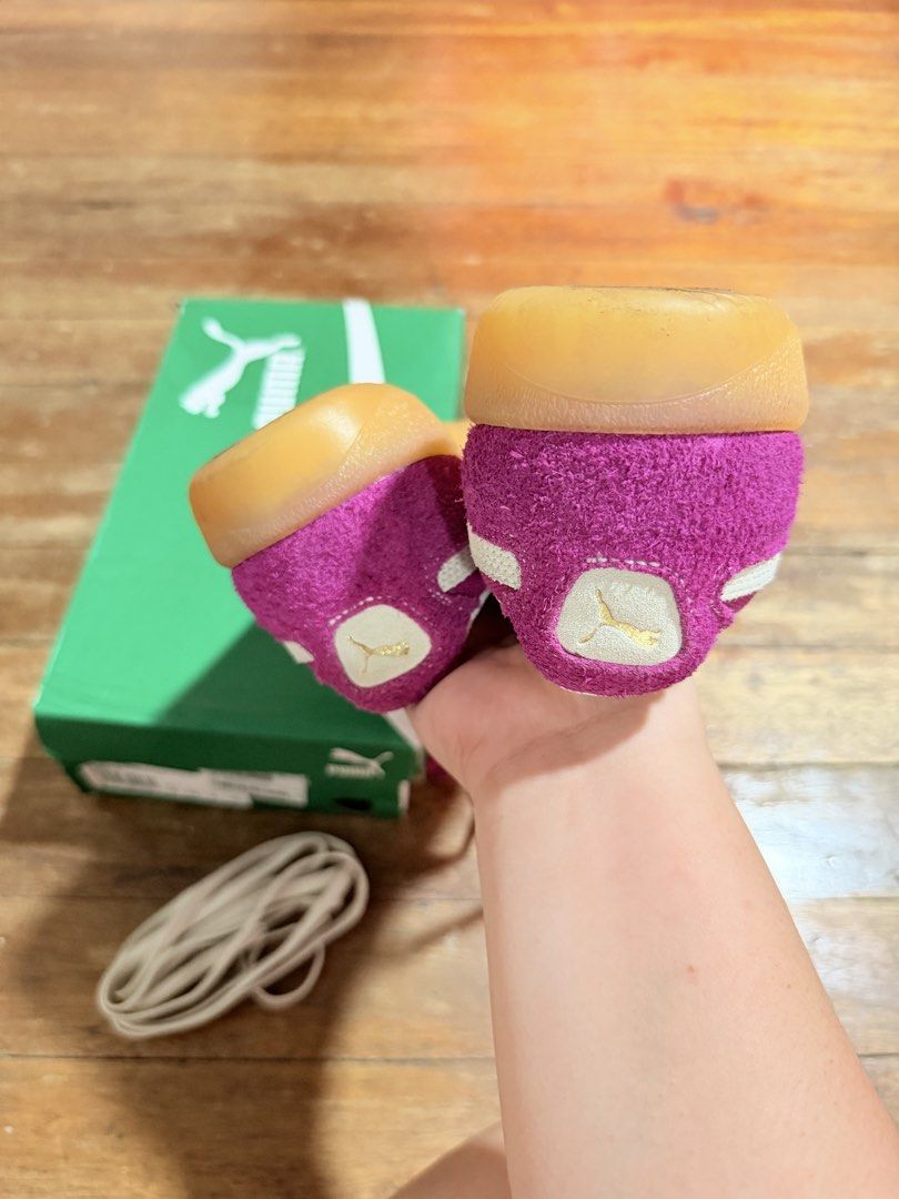 P U M A Palermo Vintage (Category: Sneakers) located in Quezon City. Submitted by celinecabrera (Listing ID 1468825645, Image 2). Description: - Color: Bright pink - Sole: Gum rubber sole - Size: US 8 / UK 7 / EUR 40.5 - Good as new, no flaws - Comes with extra laces.
