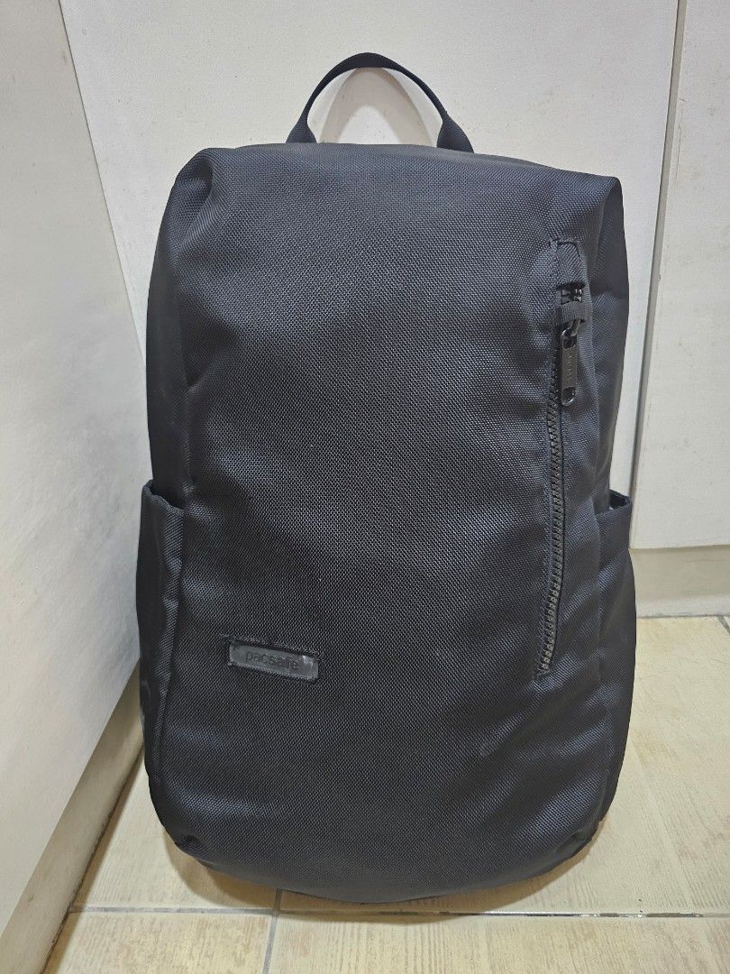 Pacsafe Anti-Theft Instasafe Black Backpack (Category: Backpacks) located in Malabon City. Submitted by alrolnik.fernando (Listing ID 1468818800, Image 1). Description: For sale Pacsafe Instasafe Backpack. 26 liters, black color, very good condition..