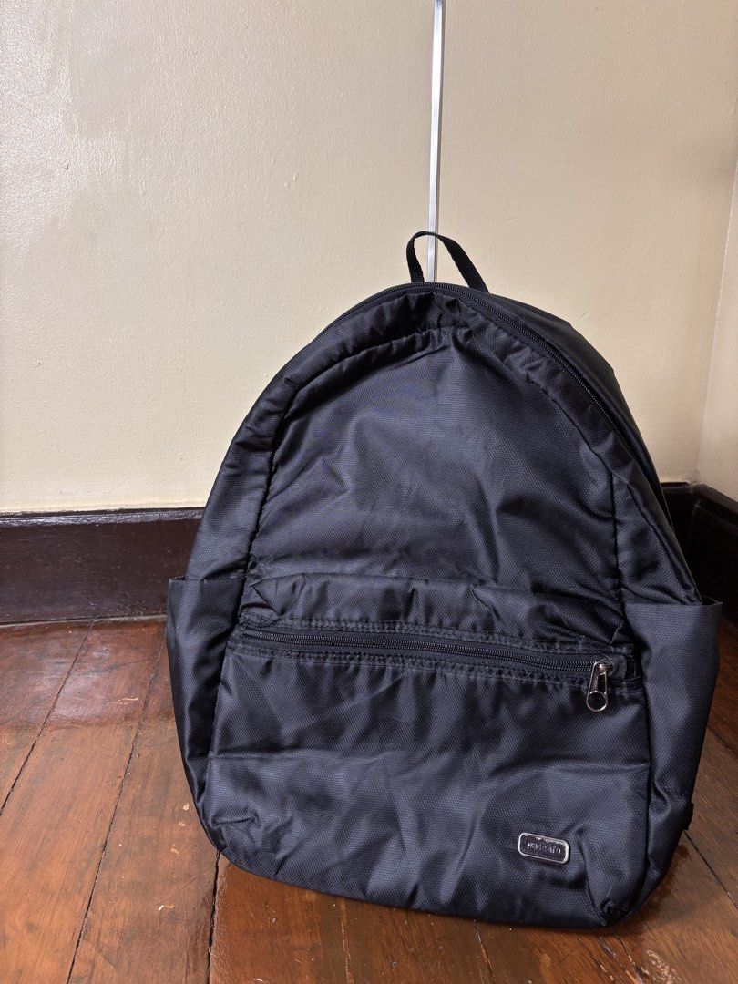 Pacsafe Daysafe Backpack (Category: Backpacks) located in Manila. Submitted by earlylifecrisis (Listing ID 1468836734, Image 1). Description: Condition 9/10 Measure it by inch Width: 13 Length: 15 Depth: 4.5 Handle:16 •Refund / Returns not allowed allowed •Please do check the dimensions size on labels sometimes are not accurate on the sizing •Ask me before purchasing.