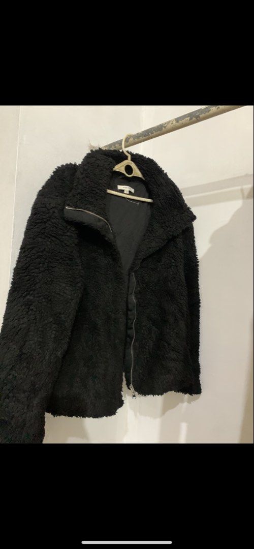 PacSun Black Sherpa Fuzzy Jacket (Category: Coats, Jackets and Outerwear) located in Manila. Submitted by spaceshop12345 (Listing ID 1468789412, Image 3). Description: - Brand: PacSun - Style: Fuzzy sherpa jacket with full zip and high collar - Color: Black - Size: XS/S - Features: Super soft, lined interior, exceptionally warm - Condition: Great outerwear piece for cold weather.
