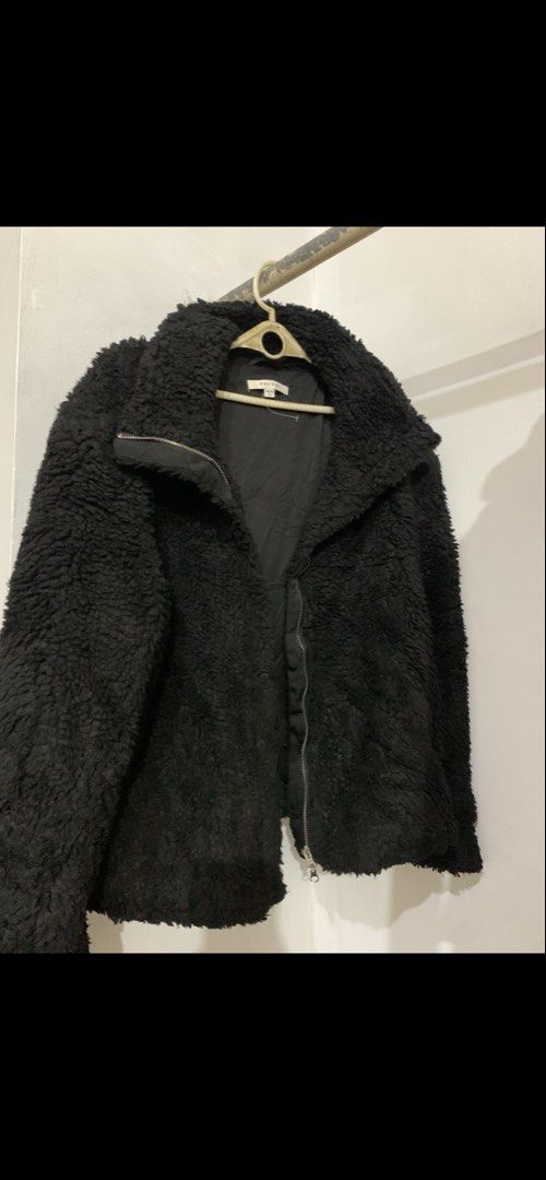 PacSun Black Sherpa Fuzzy Jacket (Category: Coats, Jackets and Outerwear) located in Manila. Submitted by spaceshop12345 (Listing ID 1468789412, Image 2). Description: - Brand: PacSun - Style: Fuzzy sherpa jacket with full zip and high collar - Color: Black - Size: XS/S - Features: Super soft, lined interior, exceptionally warm - Condition: Great outerwear piece for cold weather.
