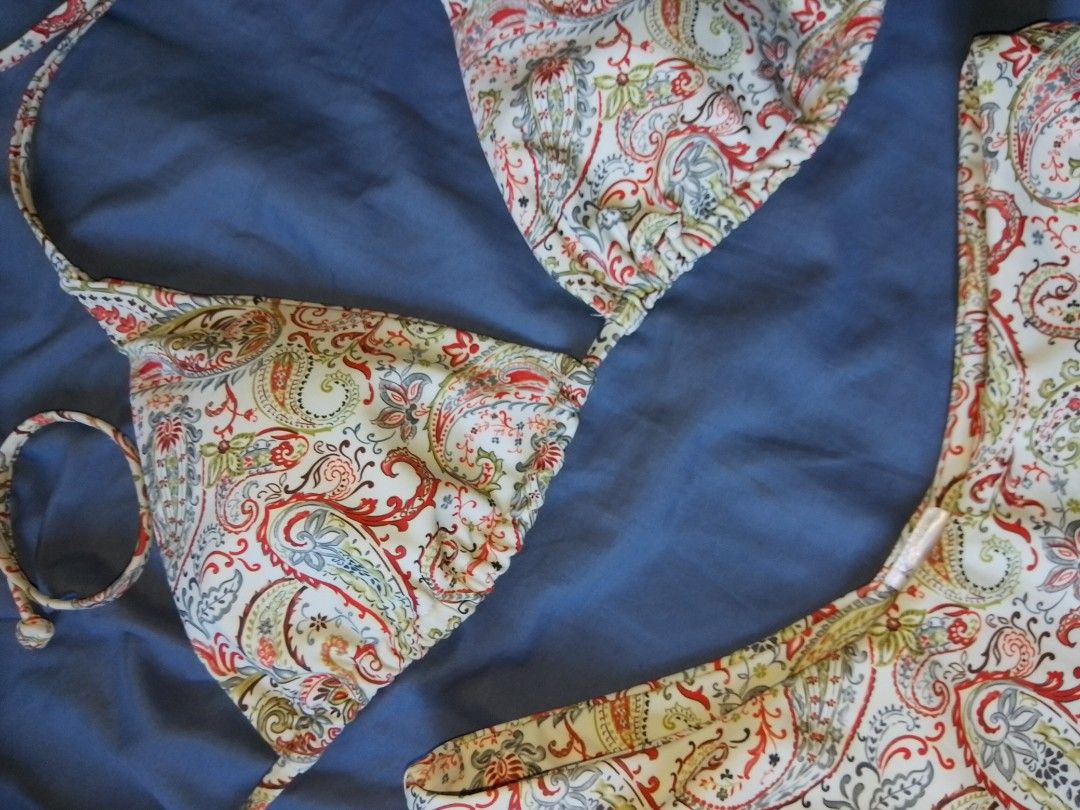 Paisley two piece (Category: Bikinis & Swimsuits) located in Adams. Submitted by yelri555 (Listing ID 1468779211, Image 2). Description: used once. free size. b cup..