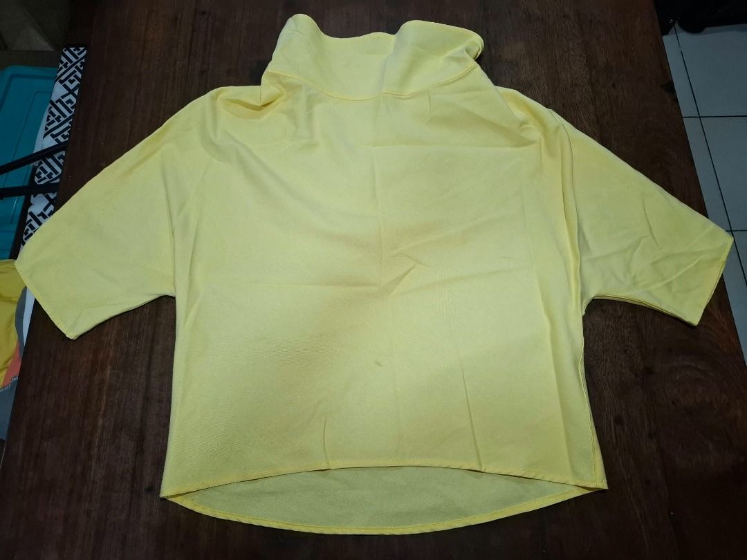 Pale Yellow Short Sleeve Turtleneck Top (Category: Blouses) located in Pasig City. Submitted by dripcounty (Listing ID 1468839594, Image 1). Description: Pale Yellow Short Sleeve Turtleneck Top ₱120 Size: Unconfirmed — please confirm in chat Condition: Preloved; please check actual photos Pale yellow short-sleeve top with a high neckline and curved hem. Small marks appear visible in the photo; please inspect before buying. Actual item shown in ph